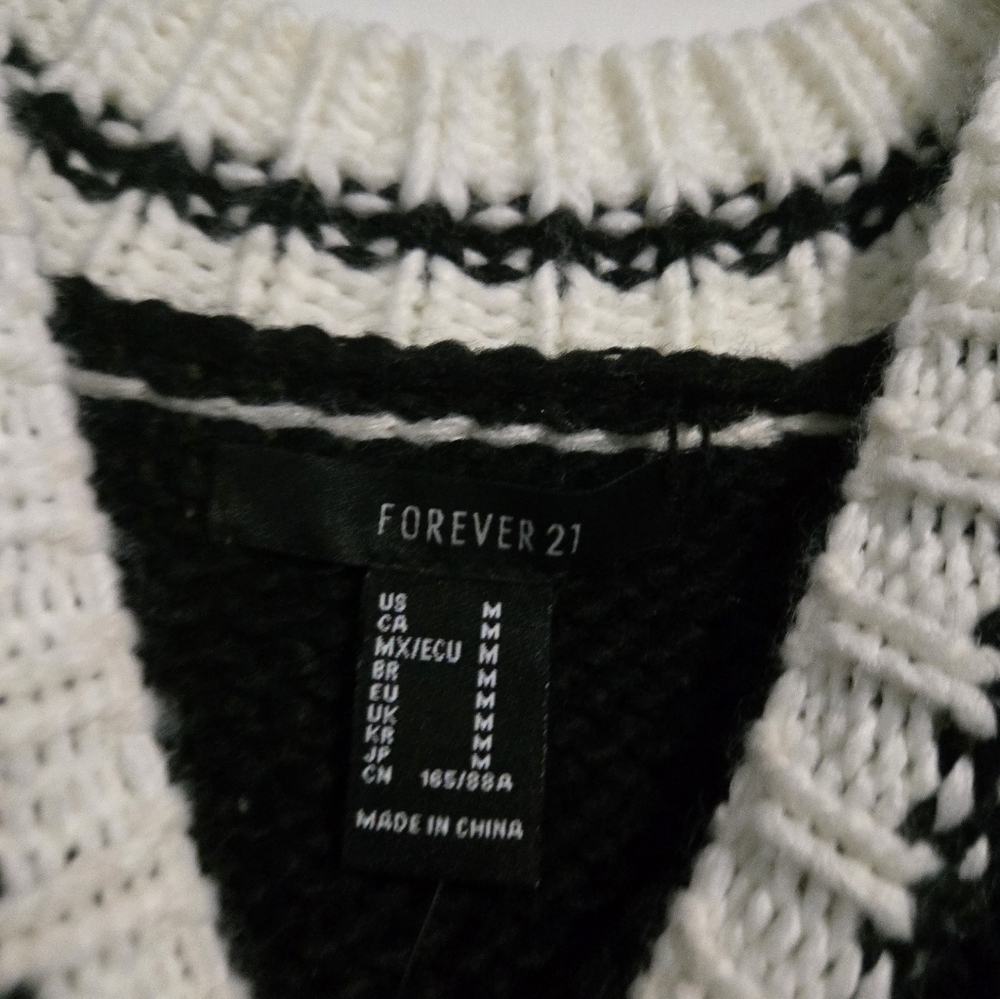 Forever 21 Black and White Knit Sweater